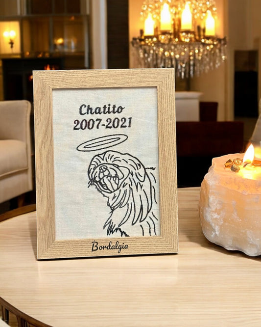 Cuadro  personalizado conmemorativo de mascota bordado